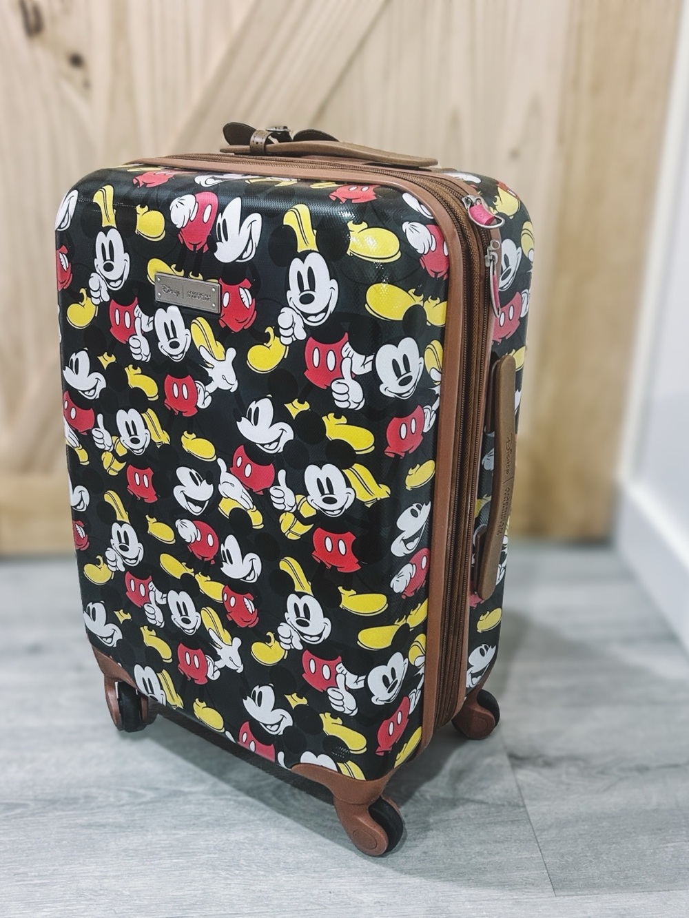 American Tourister Disney Hard-side Luggage with spinner wheels, Mickey Mouse